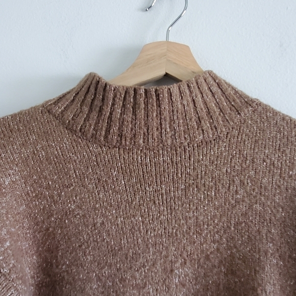 GREEN Sweater - Picture 2 of 5